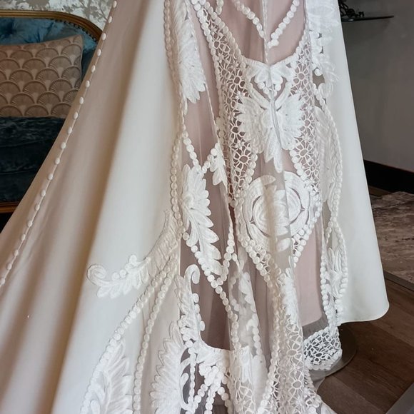 (Never Worn) Casablanca Wedding Dress - Picture 4 of 12